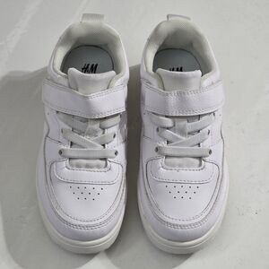 H&M Unisex White Strap On Sneakers Shoes Size 13.5 Boys or Girls